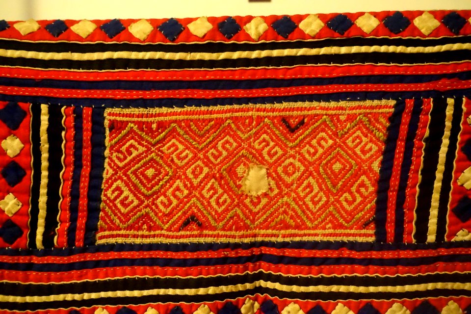 Apron, Hmong Hoa, Ha Giang, 1985, view 2 - Vietnamese Women's Museum - Hanoi, Vietnam - DSC03783