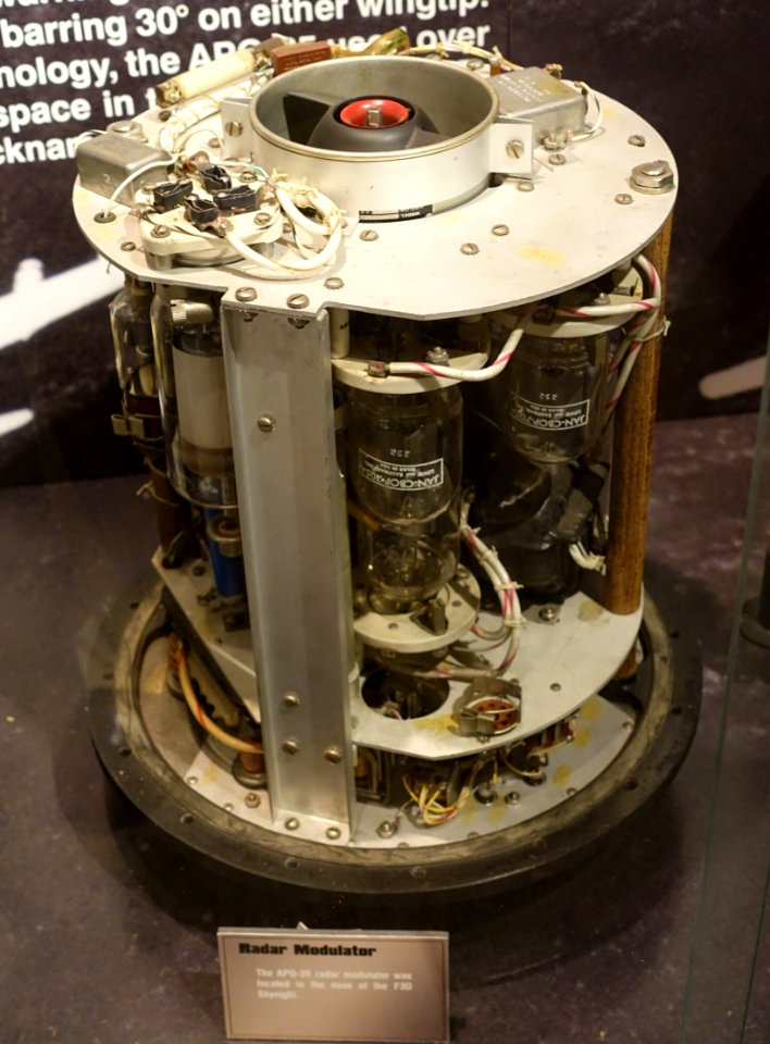 APQ-35 radar modulator - National Electronics Museum - DSC00327
