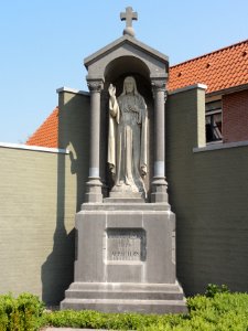 Appeltern H.Hartbeeld bij RK kerk