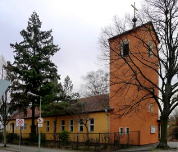 Apostel-Andreas-Kirche (Märkisches Viertel) Seitenansicht