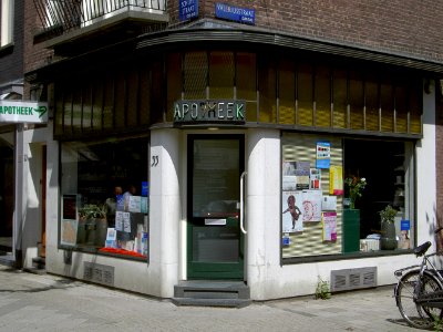 Apotheek Cornelis Schuytstraat hoek Valeriusstraat