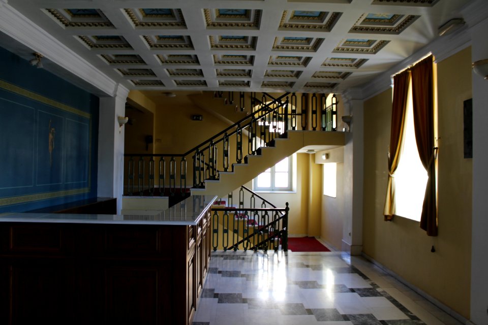 Apollon Theater, stairwell