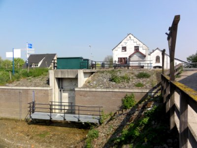 Appeltern, voormalig gemaal Blauwe sluis sluisuitloop