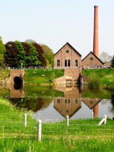 Appeltern overzichtsfoto gemaal de Tuut, machinehuis, ketelhuis, sluizen