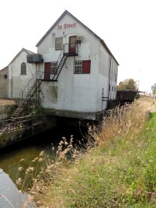 Appeltern, voormalig gemaal Blauwe sluis achterkant