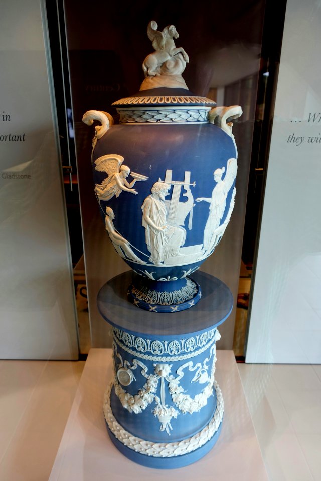 Apotheosis of Homer Vase, relief decoration modeled by John Flaxman, c. 1790 - Wedgwood Museum - Barlaston, Stoke-on-Trent, England - DSC09527