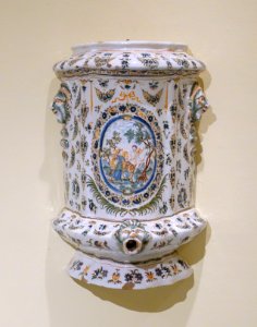 Aquamanil deposit, probably Fabrica Olerys-Laugier, Moustiers, France, 1738-1749 AD, ceramic - Museo Nacional de Artes Decorativas - Madrid, Spain - DSC08304