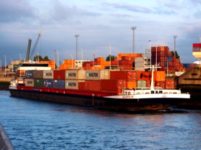 Aquapolis - ENI 06105002 leaving Berendrechtsluis, Port of Antwerp pic1