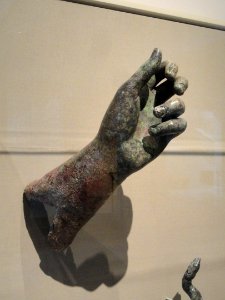 Apollo Sauroktonos attributed to Praxiteles - hand - Cleveland Museum of Art - DSC08078