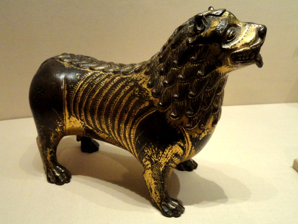 Aquamanile in the Form of a Lion, North French or Mosan, c. 1200, bronze with traces of gilding - National Gallery of Art, Washington - DSC09864