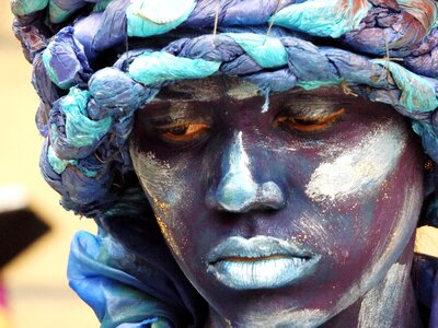 Statue living devargas
