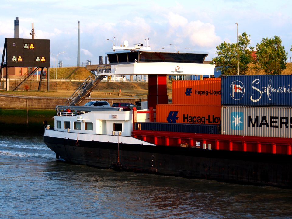 Aquapolis - ENI 06105002 leaving Berendrechtsluis, Port of Antwerp pic5