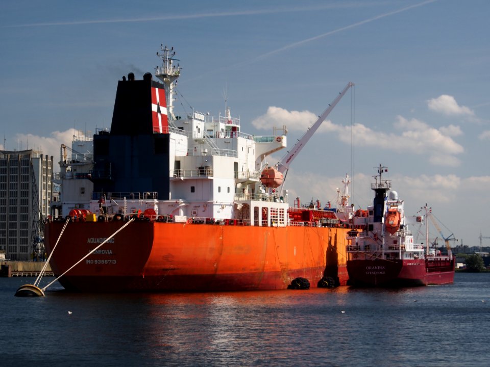 Aquadisiac (ship, 2008) IMO 9396713 & Oraness (ship, 1985) IMO 8416786, Vlothaven, Port of Amsterdam pic2