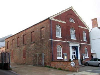 Apollo Theatre (former Victoria Methodist Church), Pyle Street, Newport, Isle of Wight (May 2016) (1)