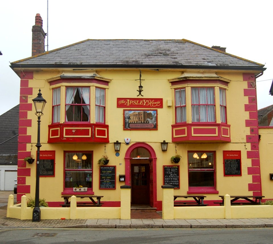 Apsley House pub, Auckland Road West, Southsea (May 2019) (2)