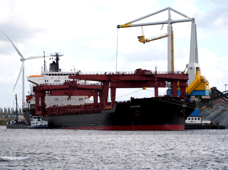 Aqua Pearl - IMO 7909865 - Callsign C6HU6 at the Australiehaven, Port of Amsterdam