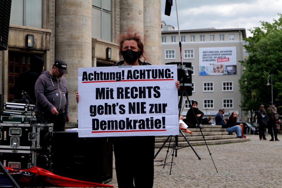 Antifascists on Rosa-Luxemburg-Platz Berlin 2020-05-16 03