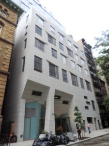 Apt house 35 W 15 St jeh