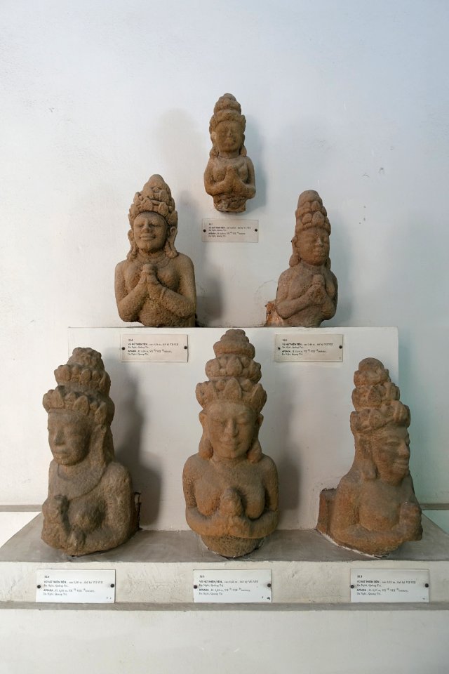 Apsaras, Da Nghi, 7th-8th century, Quang Tri - Museum of Cham Sculpture - Danang, Vietnam - DSC01821