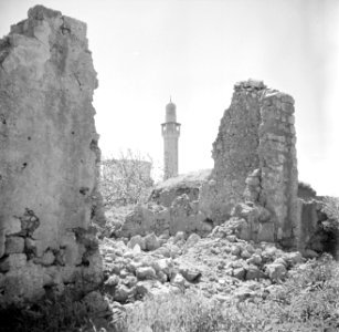 Apollinia Doorkijkje tussen ruines naar de minaret van de Sidna Alimoskee, Bestanddeelnr 255-0059