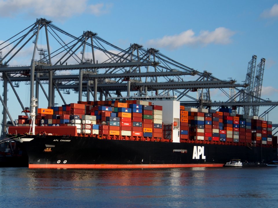 APL Changi (ship, 2013) IMO 9631981 Callsign S6LT7 Port of Rotterdam pic1