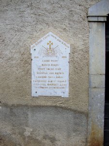Arros d'Oloron (Asasp-Arros, Pyr-Atl, Fr) monument aux morts sur le mur de l'eglise