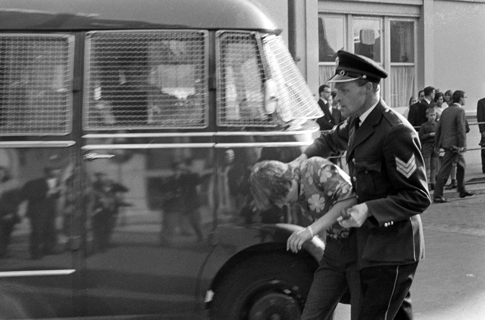 Arrestatie van een lid van de Amsterdamse Provo, Bestanddeelnr 919-5800