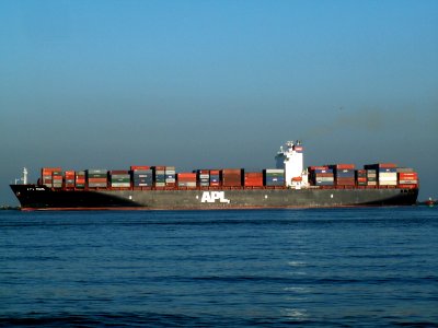 APL Pearl IMO 9139737, leaving Port of Rotterdam, Holland 09-Jan-2006
