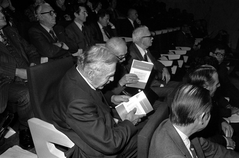AR-partijraad in Rotterdam v.l.n.r, Donner, Roosjens en Algra, Bestanddeelnr 928-8840