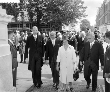 Arturo Frondizi, president van Argentinië in Amsterdam, v.l.n.r. mr. Luns , Fron, Bestanddeelnr 911-3862