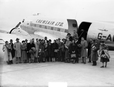 Artsen enzovoort uit Afrika op Schiphol, Bestanddeelnr 904-3261
