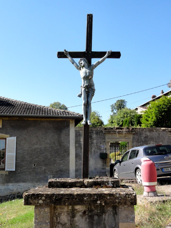Arrancy-sur-Crusne (Meuse) croix de chemin