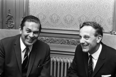 ARP-fractievoorzitter Biesheuvel (l) en Steenkamp in gesprek, Bestanddeelnr 924-5628