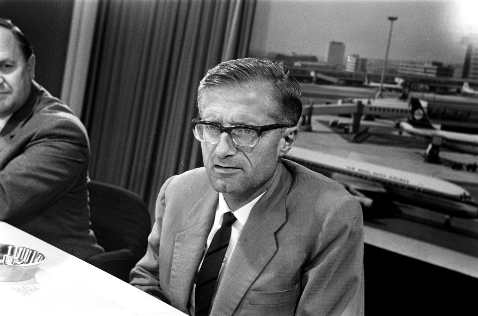 Artsen, persconferenties, voedselhulp, Middelkoop, H., Bestanddeelnr 922-6084