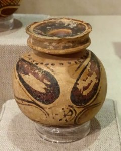 Aryballos, quatrefoil oil jar, Corinthian, after 550 BC, terracotta - Spurlock Museum, UIUC - DSC05712