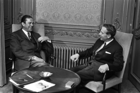 ARP-fractievoorzitter Biesheuvel (l) en Steenkamp in gesprek, Bestanddeelnr 924-5629
