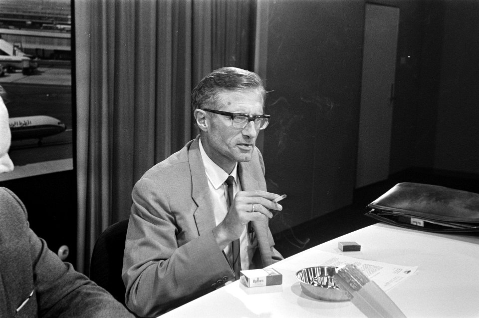 Artsen, persconferenties, voedselhulp, Middelkoop, H., Bestanddeelnr 922-6081