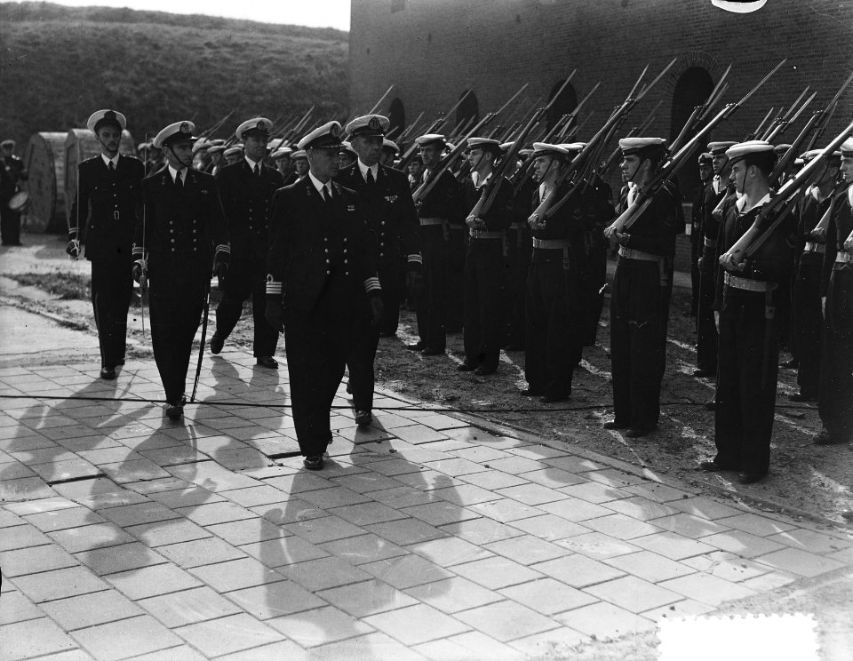 Artillerieschool Fort Erfprins nieuwe commandant Den Helder, Bestanddeelnr 904-7858