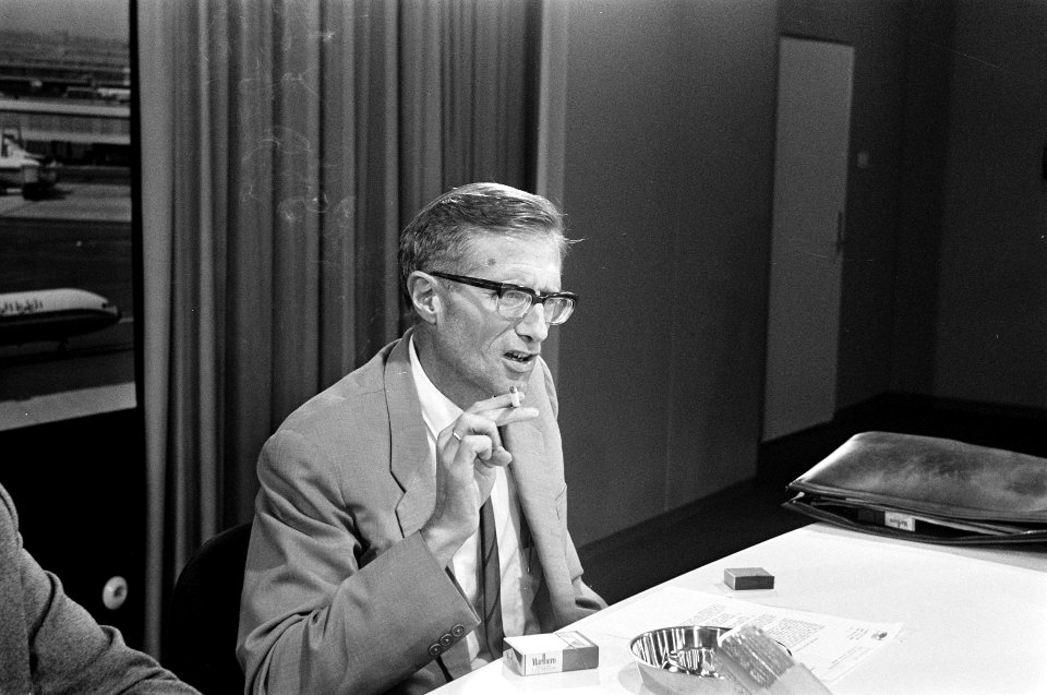 Artsen, persconferenties, voedselhulp, Middelkoop, H., Bestanddeelnr 922-6080