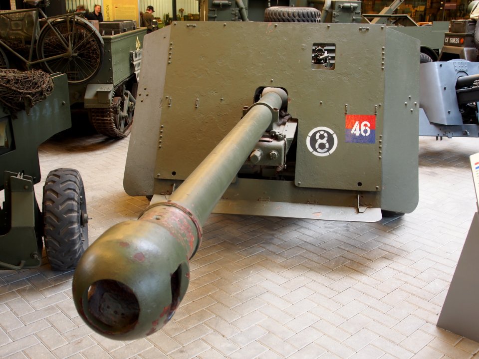 Artillery piece in the Overloon War Museum pic1