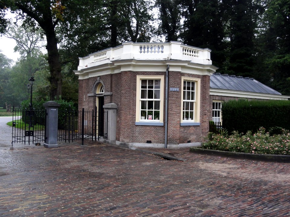 Arnhem Rijksmonument 8293 poorthuisje Sonsbeek tegenover Tellegenlaan 1