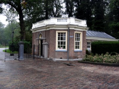Arnhem Rijksmonument 8293 poorthuisje Sonsbeek tegenover Tellegenlaan 1