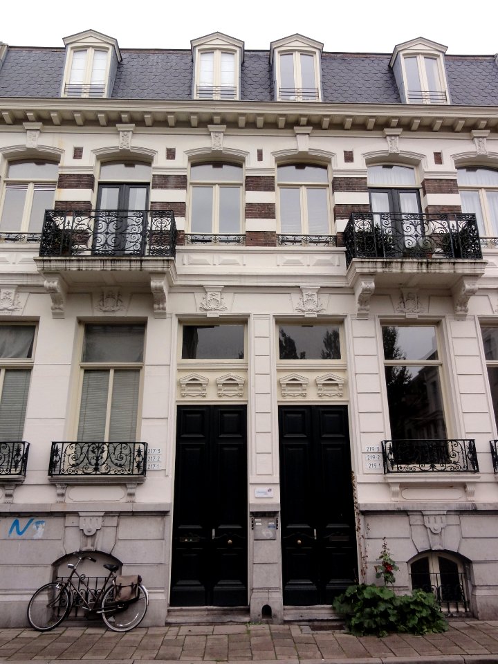 Arnhem Rijksmonument 516835 blok Brusselse huizen Spijkerstraat 217, 219 entree