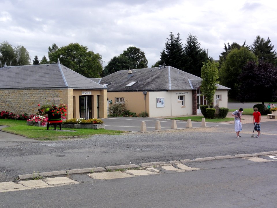 Arreux (Ardennes) médiathèque (ancien lavoir) et salle polyvalente