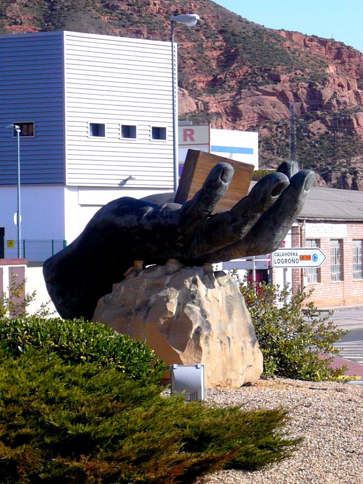 Arnedo - Monumento de la Cámara de Comercio e Industria de La Rioja a los Emprendedores 1