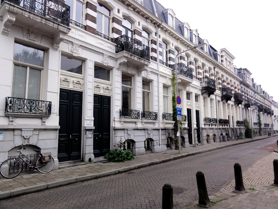 Arnhem Rijksmonument 516835 Brusselse huizen, blok Spijkerstraat 217-239