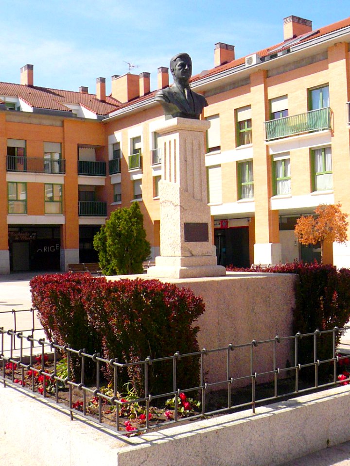 Arroyomolinos - Monumento a Adolfo Suárez 1