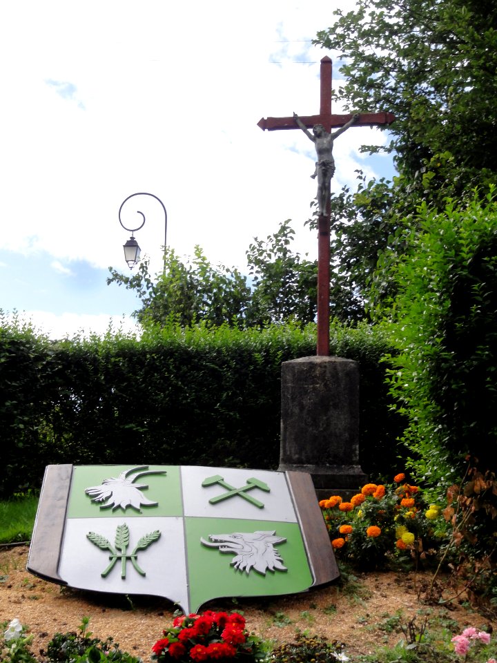 Arreux (Ardennes) blason et croix de chemin