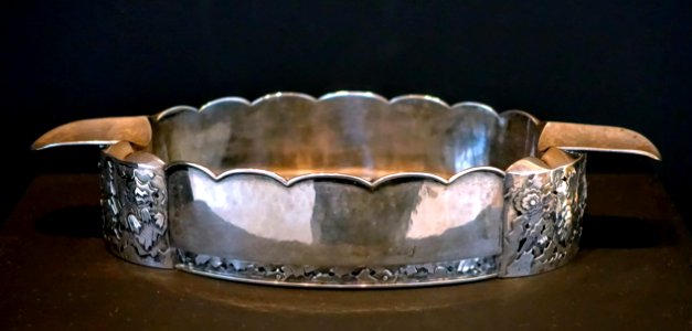 Ashtray by Theodor Wende, 1919, silver, glass - Museum Künstlerkolonie Darmstadt - Mathildenhöhe - Darmstadt, Germany - DSC06230