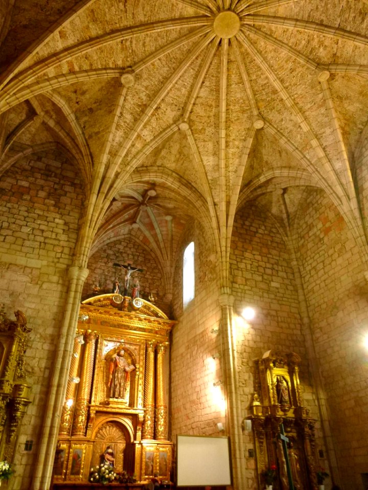 Arnedo - Iglesia de Santo Tomás, interior 01